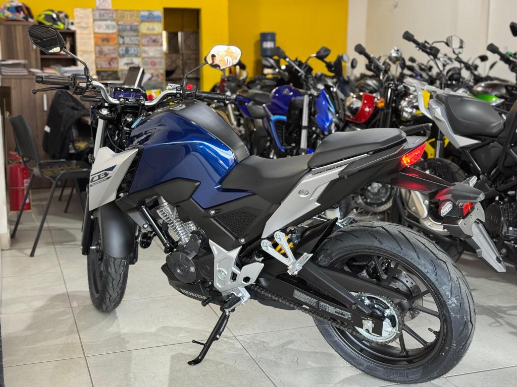 HONDA CB 300 F Twister - Foto