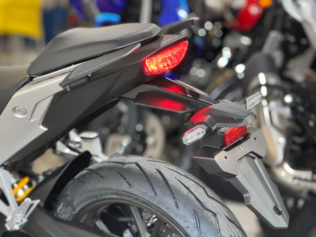 HONDA CB 300 F Twister - Foto