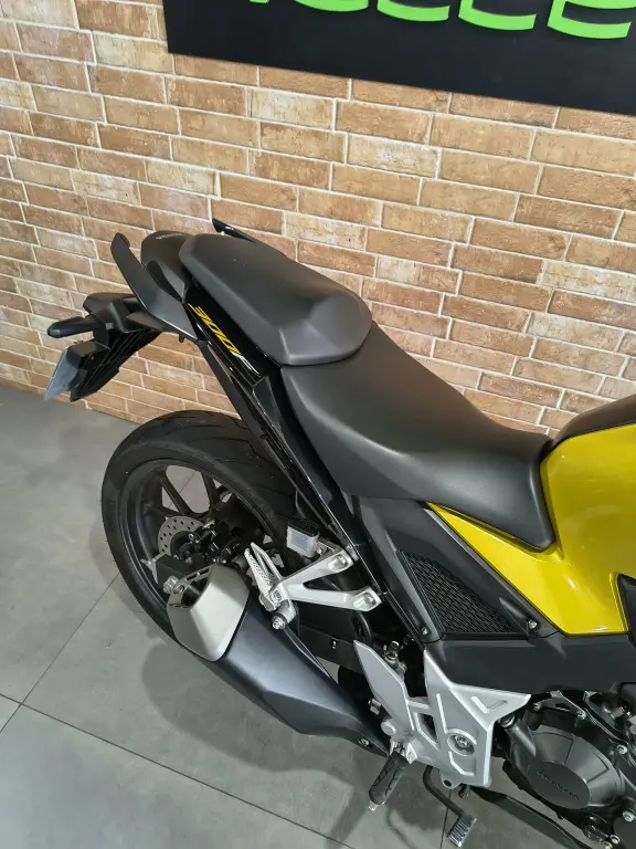 HONDA CB 300 F Twister - Foto