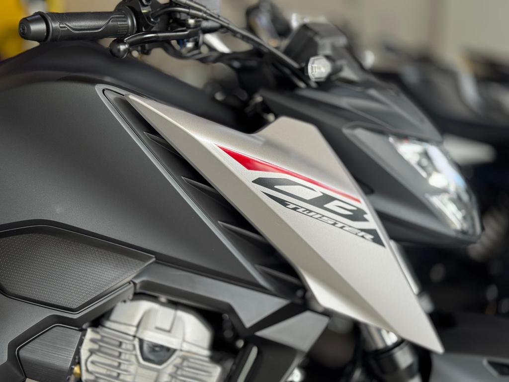 HONDA CB 300 F Twister - Foto