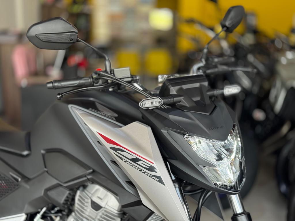 HONDA CB 300 F Twister - Foto