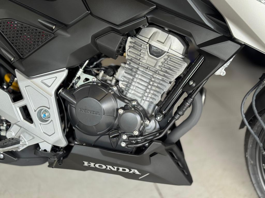 HONDA CB 300 F Twister - Foto