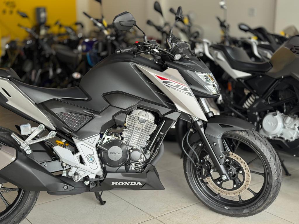 HONDA CB 300 F Twister - Foto