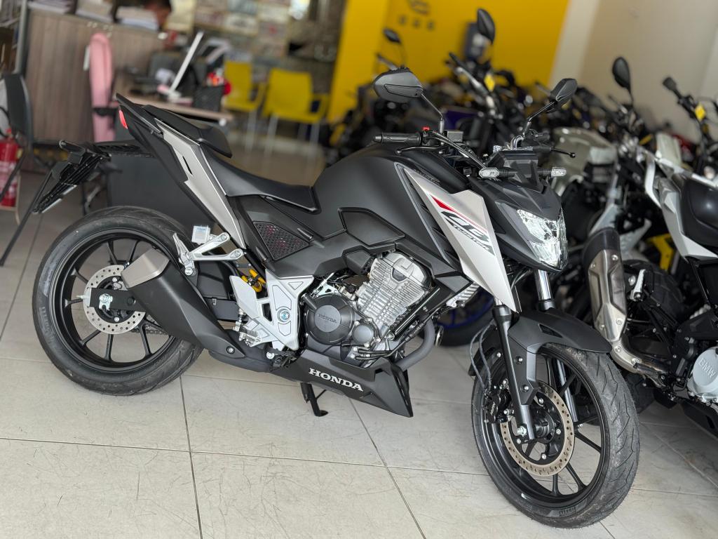 HONDA CB 300 F Twister - Foto