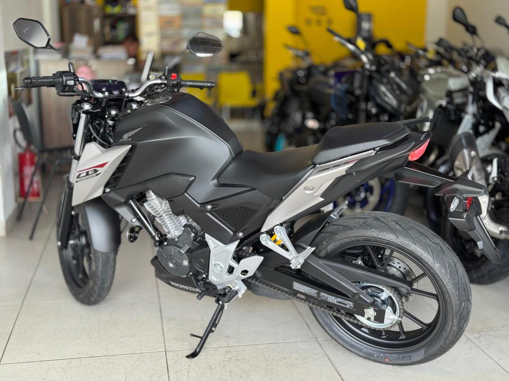 HONDA CB 300 F Twister - Foto