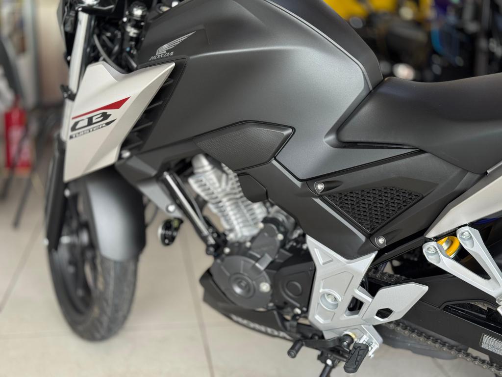 HONDA CB 300 F Twister - Foto