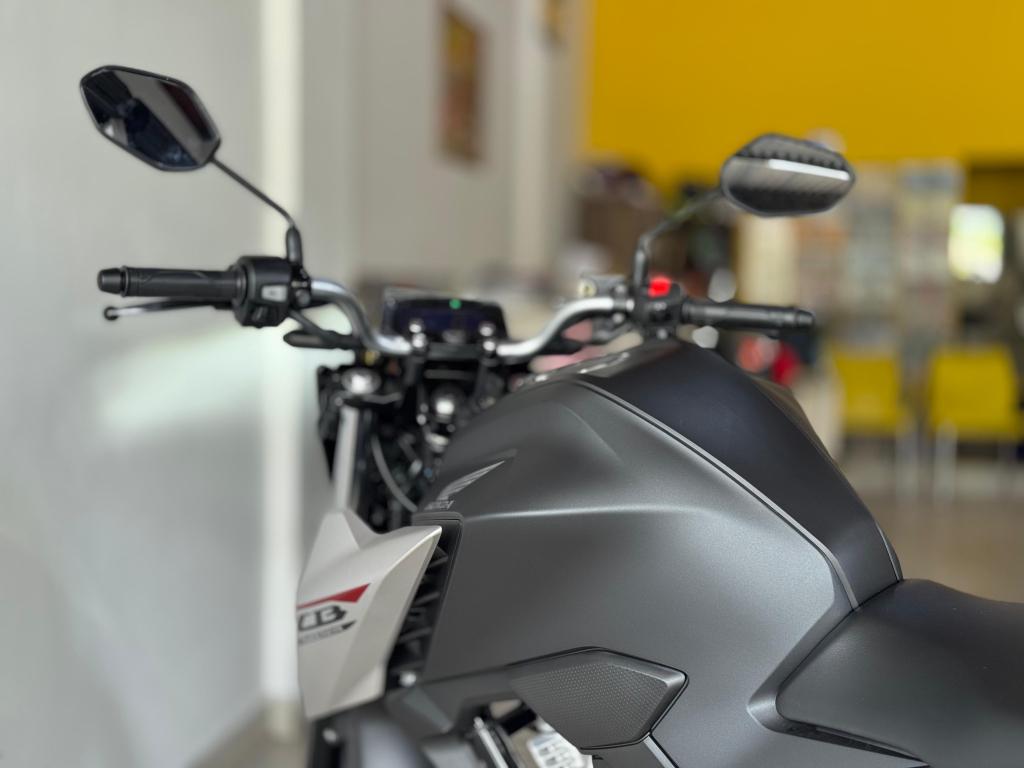 HONDA CB 300 F Twister - Foto