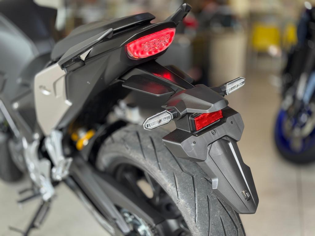 HONDA CB 300 F Twister - Foto