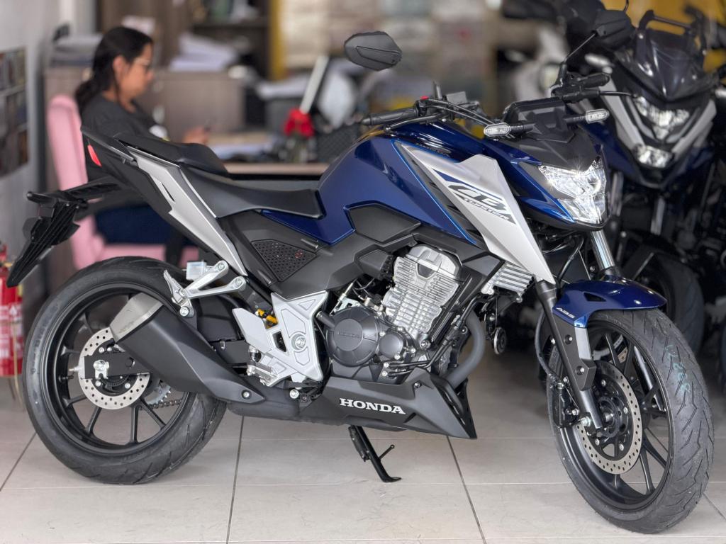 HONDA CB 300 F Twister