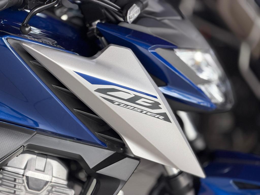 HONDA CB 300 F Twister - Foto