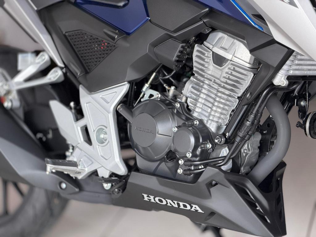 HONDA CB 300 F Twister - Foto