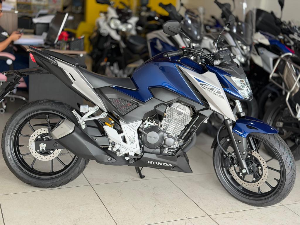 HONDA CB 300 F Twister - Foto