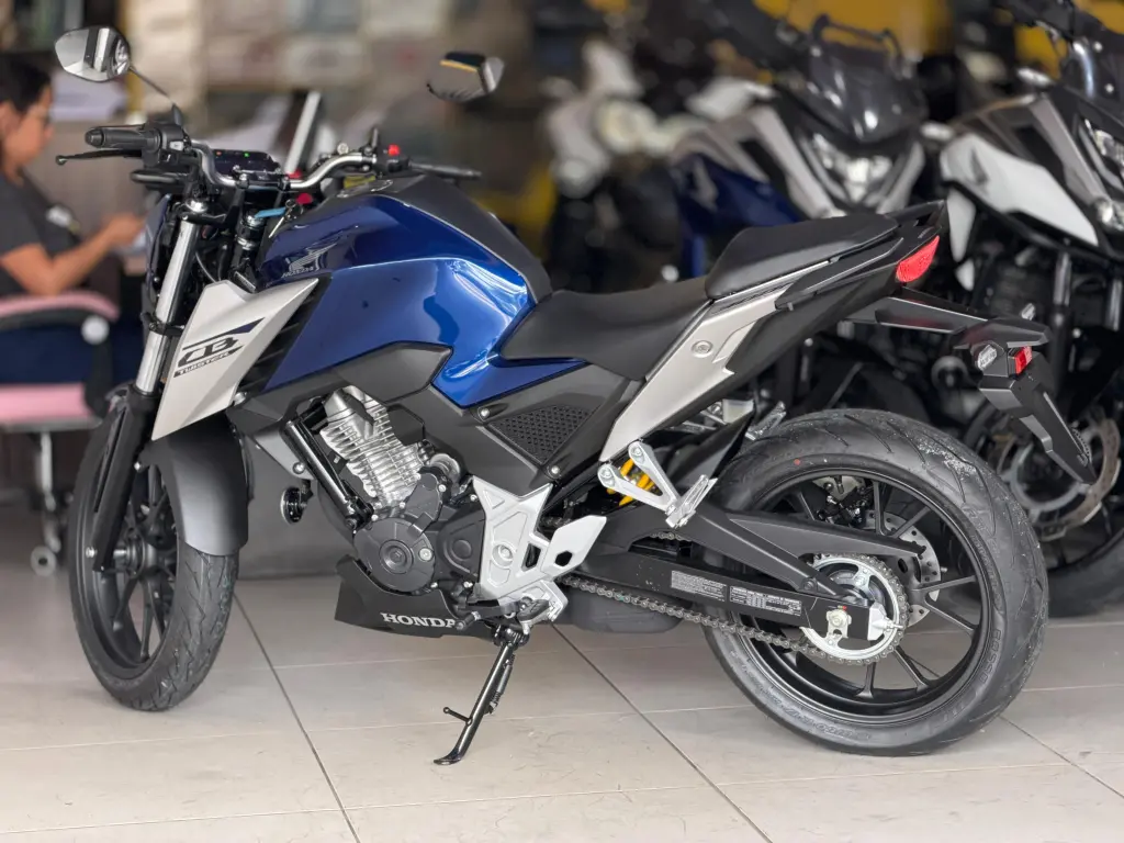 HONDA CB 300 F Twister - Foto