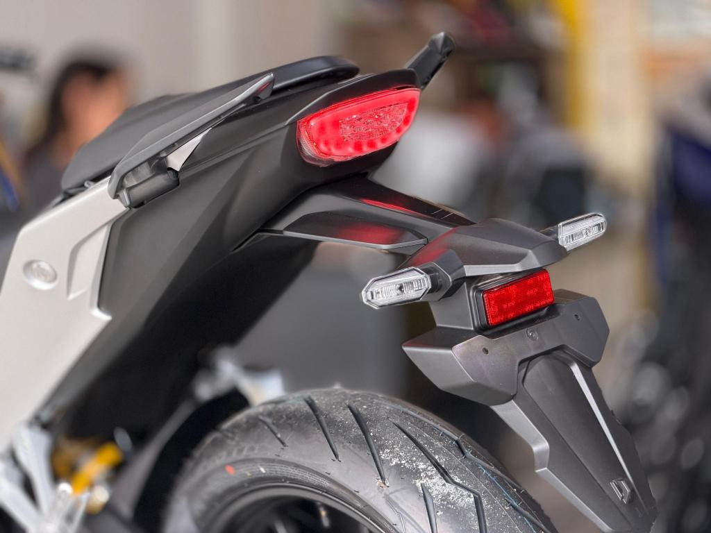 HONDA CB 300 F Twister - Foto