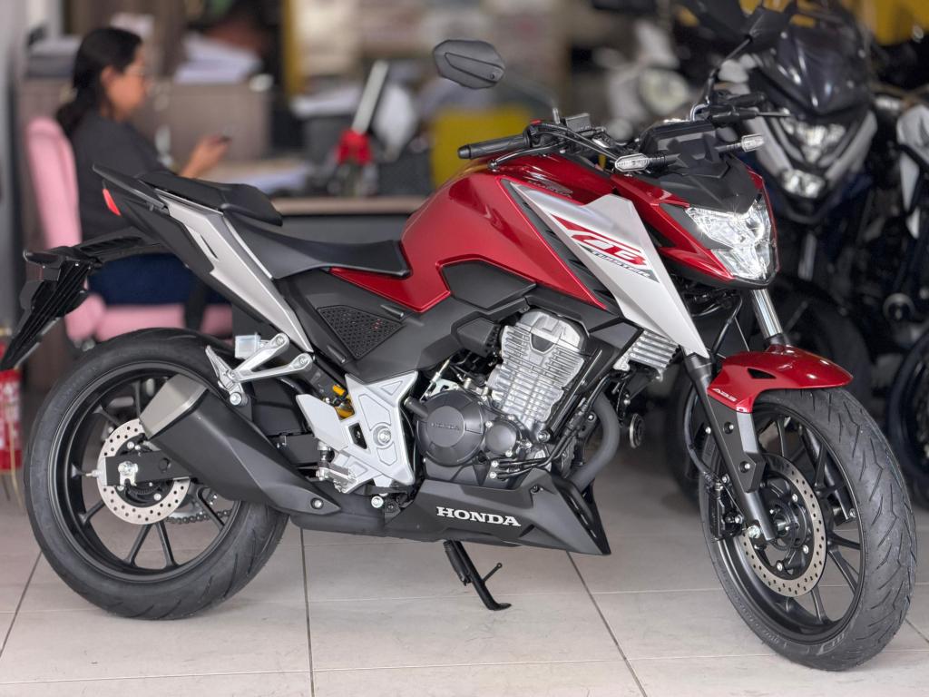 HONDA CB 300 F Twister