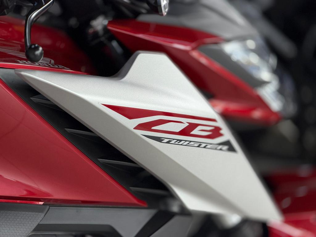 HONDA CB 300 F Twister - Foto
