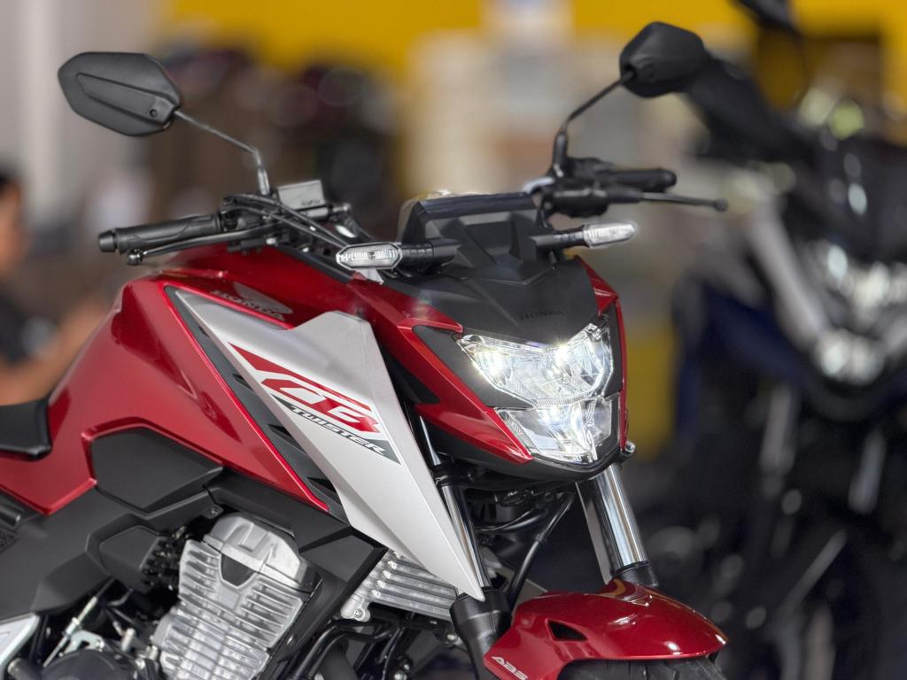 HONDA CB 300 F Twister - Foto