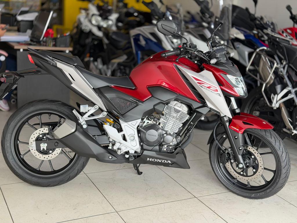 HONDA CB 300 F Twister - Foto