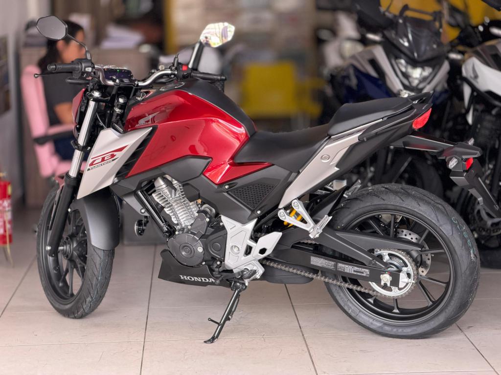 HONDA CB 300 F Twister - Foto