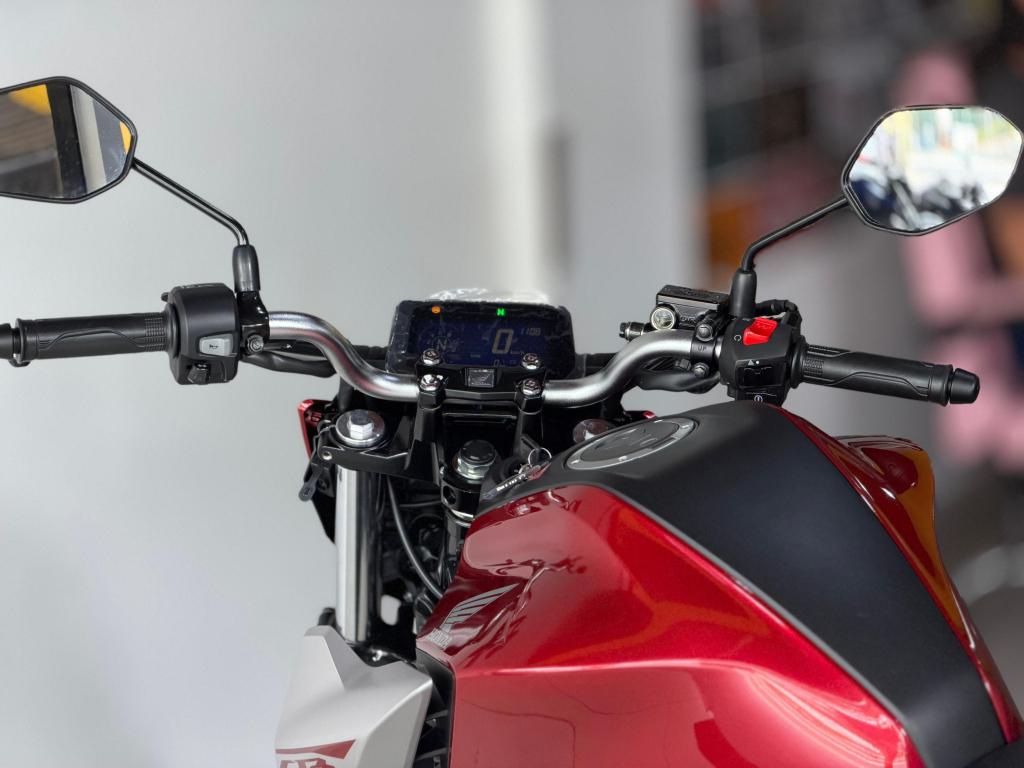 HONDA CB 300 F Twister - Foto