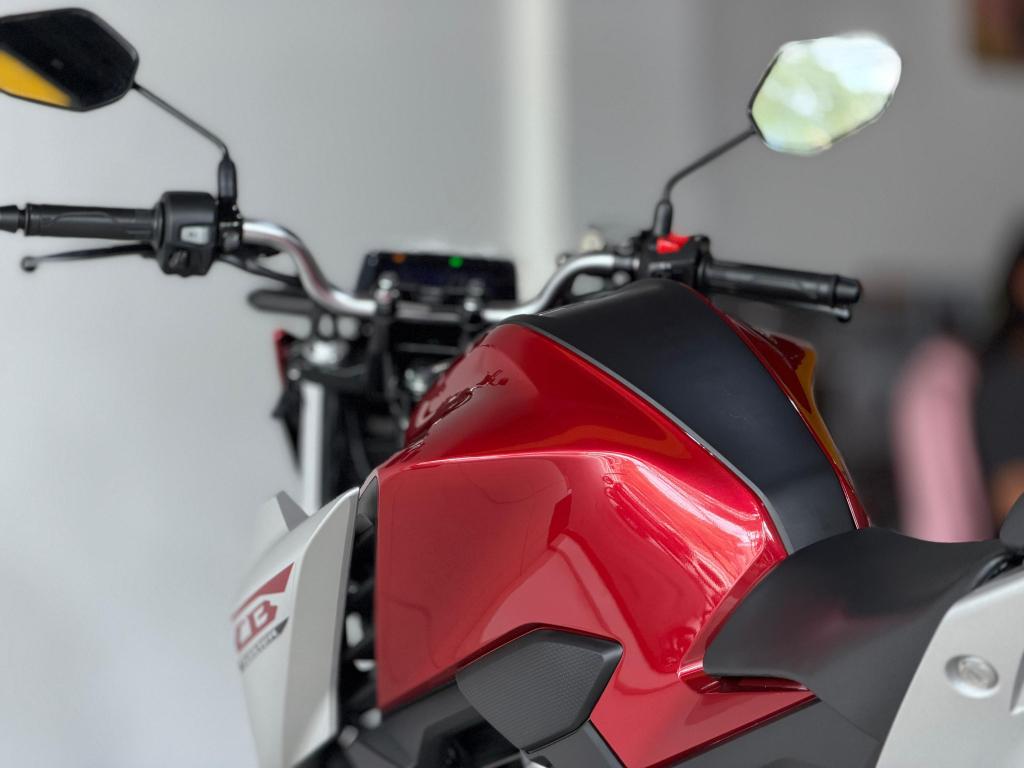 HONDA CB 300 F Twister - Foto