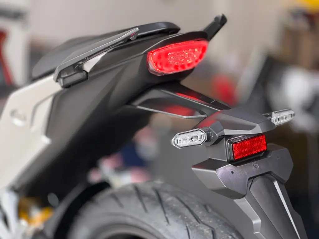 HONDA CB 300 F Twister - Foto