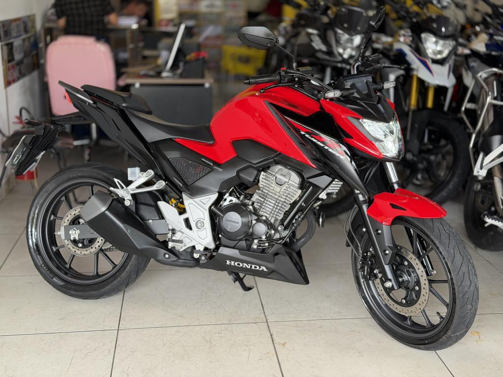 HONDA CB 300 F Twister - Foto