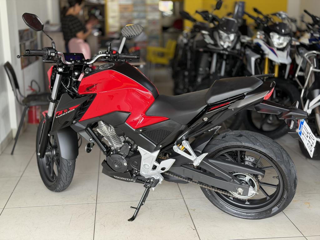 HONDA CB 300 F Twister - Foto