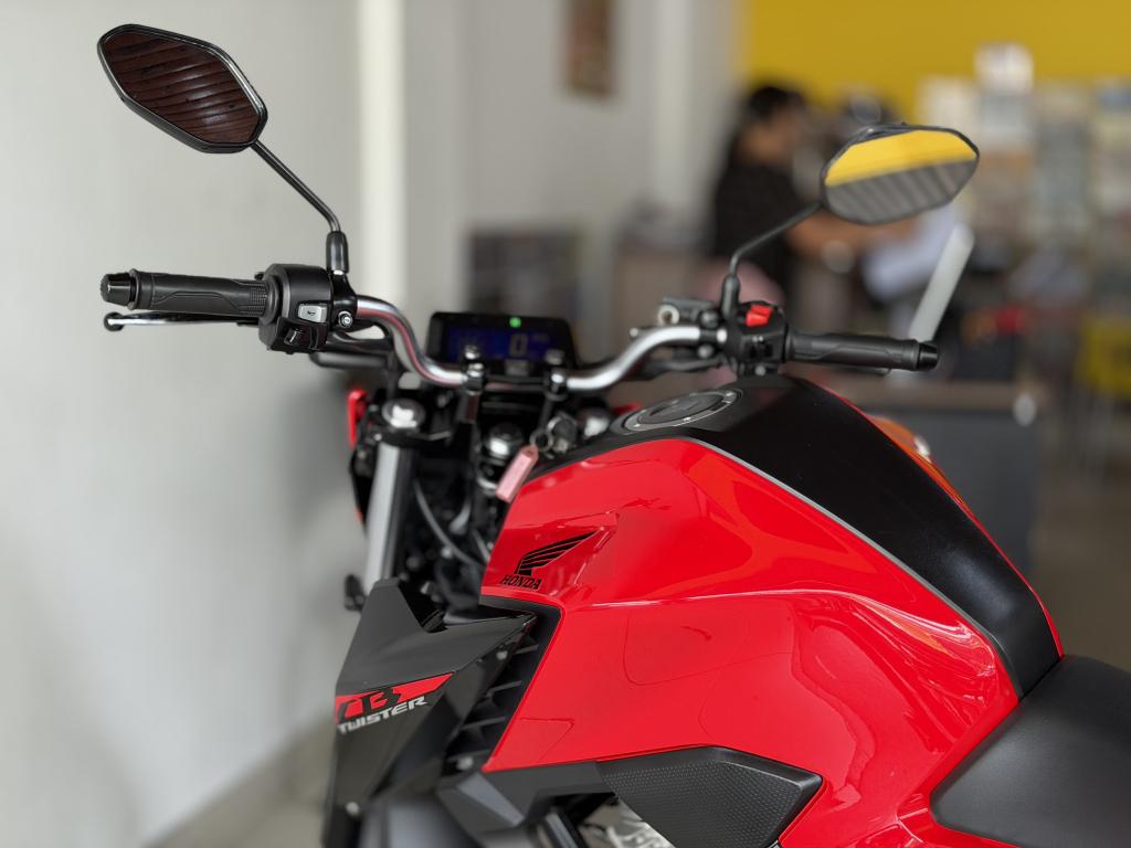 HONDA CB 300 F Twister - Foto