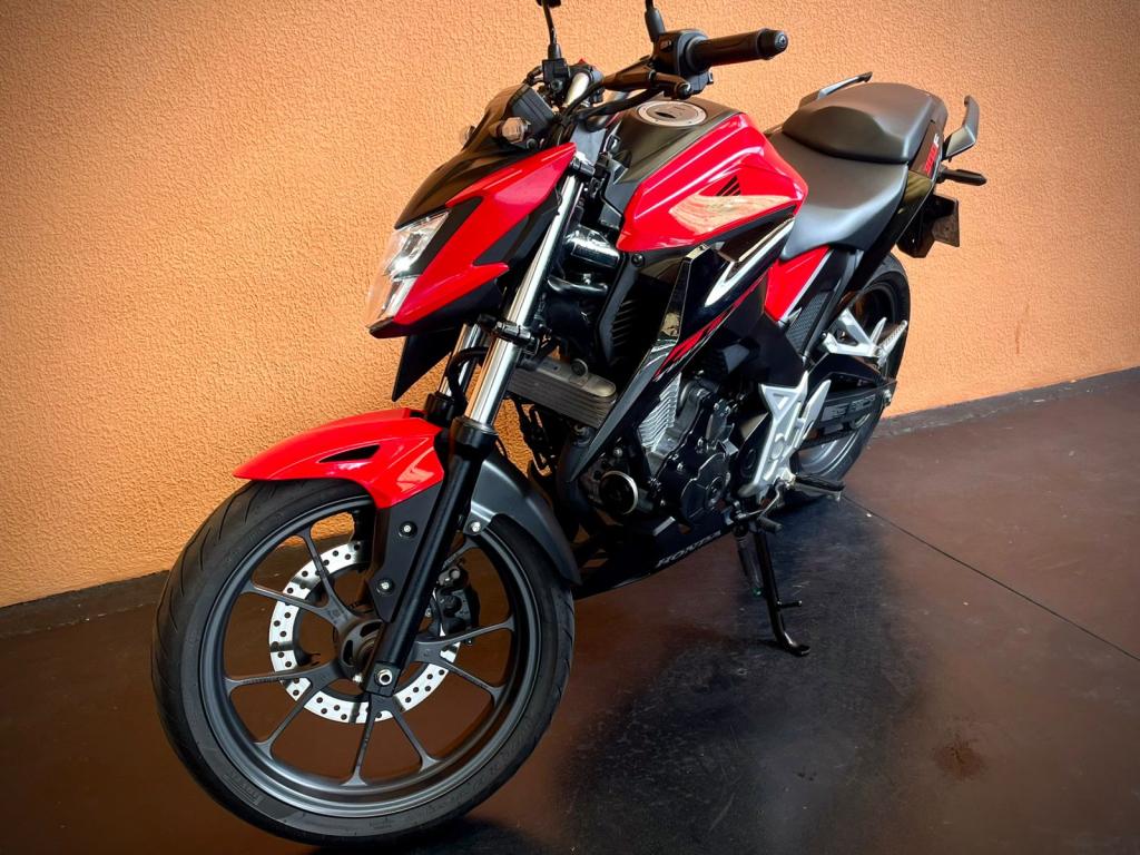 HONDA CB 300 F Twister - Foto