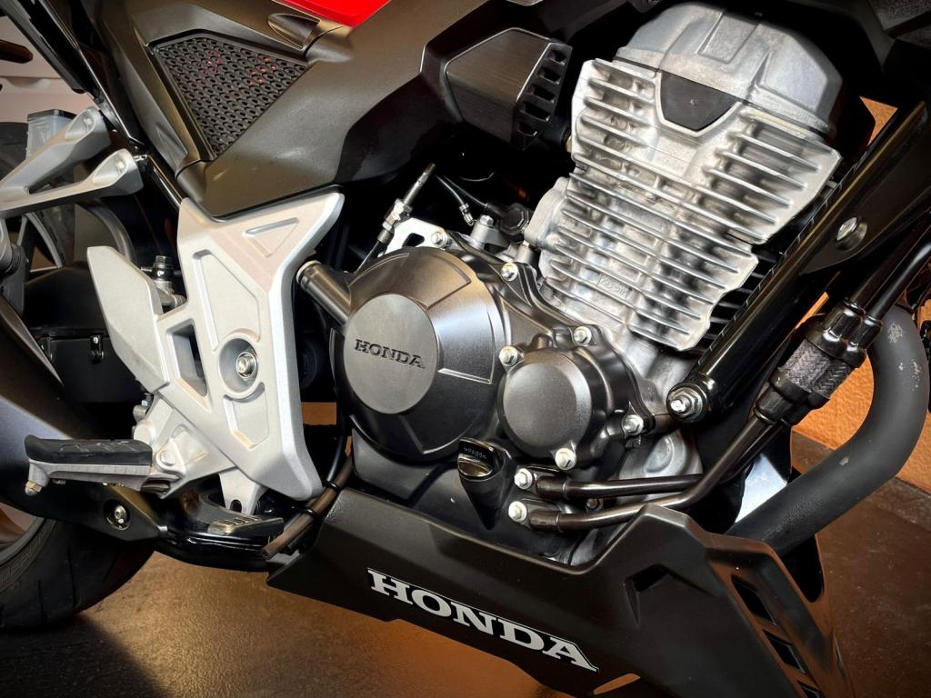HONDA CB 300 F Twister - Foto