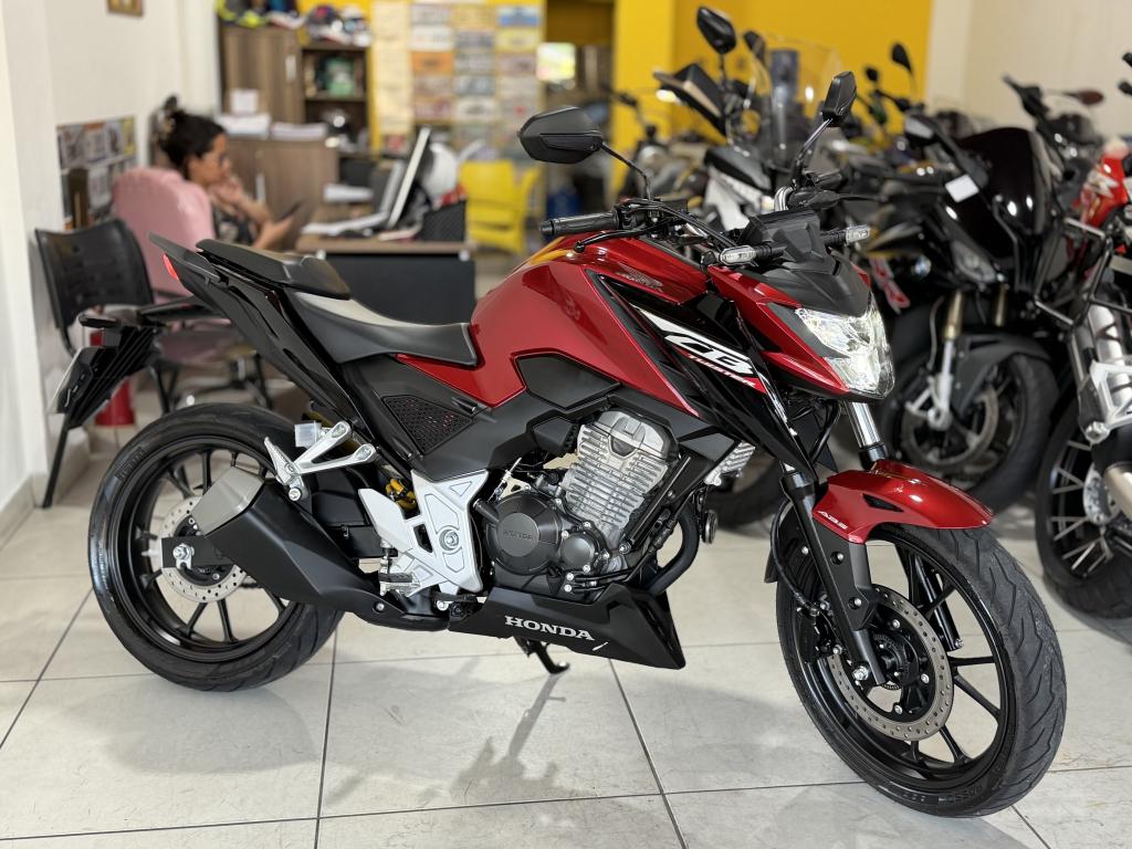 HONDA CB 300 F Twister - Foto