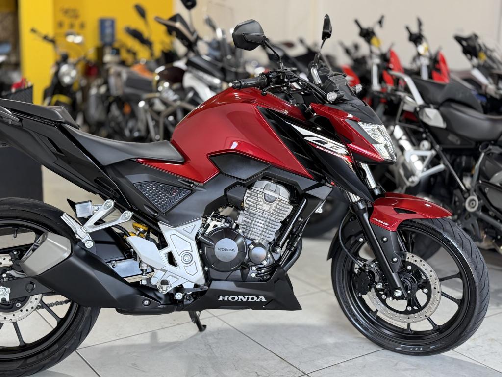 HONDA CB 300 F Twister - Foto