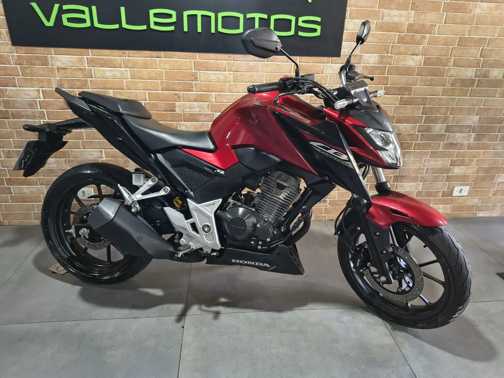 HONDA CB 300 F Twister