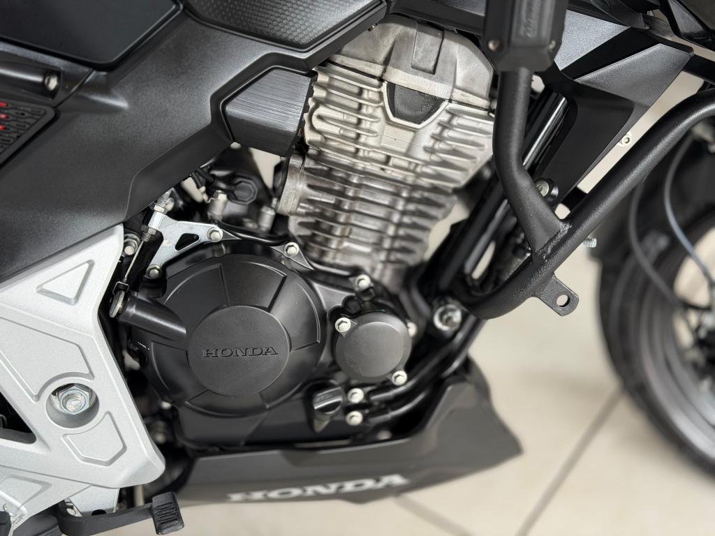 HONDA CB 300 F Twister - Foto