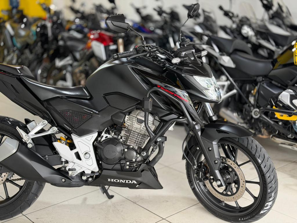 HONDA CB 300 F Twister - Foto