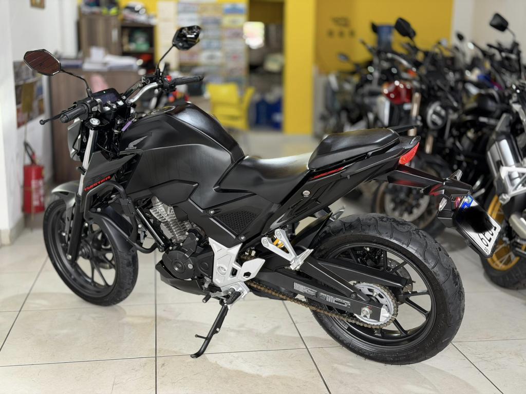 HONDA CB 300 F Twister - Foto
