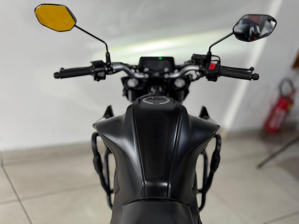 HONDA CB 300 F Twister - Foto
