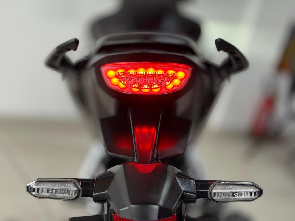 HONDA CB 300 F Twister - Foto