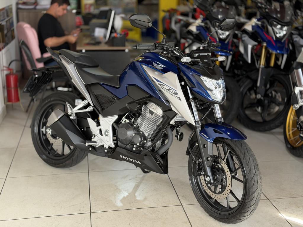 HONDA CB 300 F Twister
