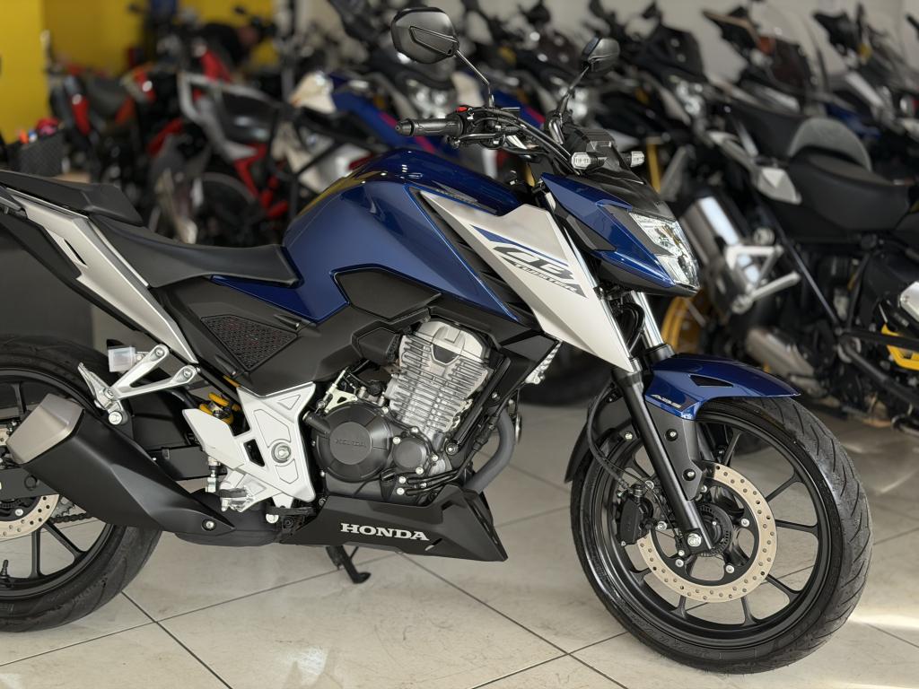 HONDA CB 300 F Twister - Foto