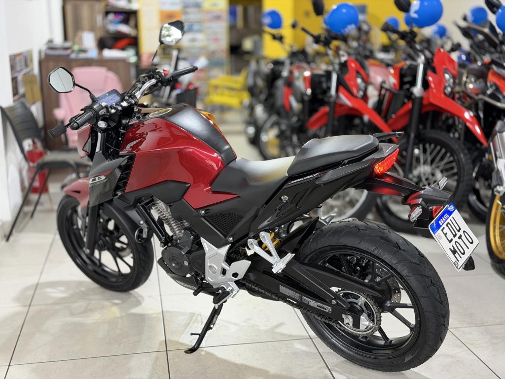 HONDA CB 300 F Twister - Foto