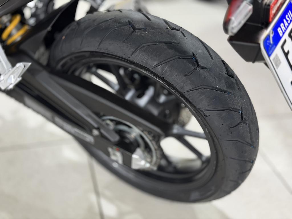 HONDA CB 300 F Twister - Foto