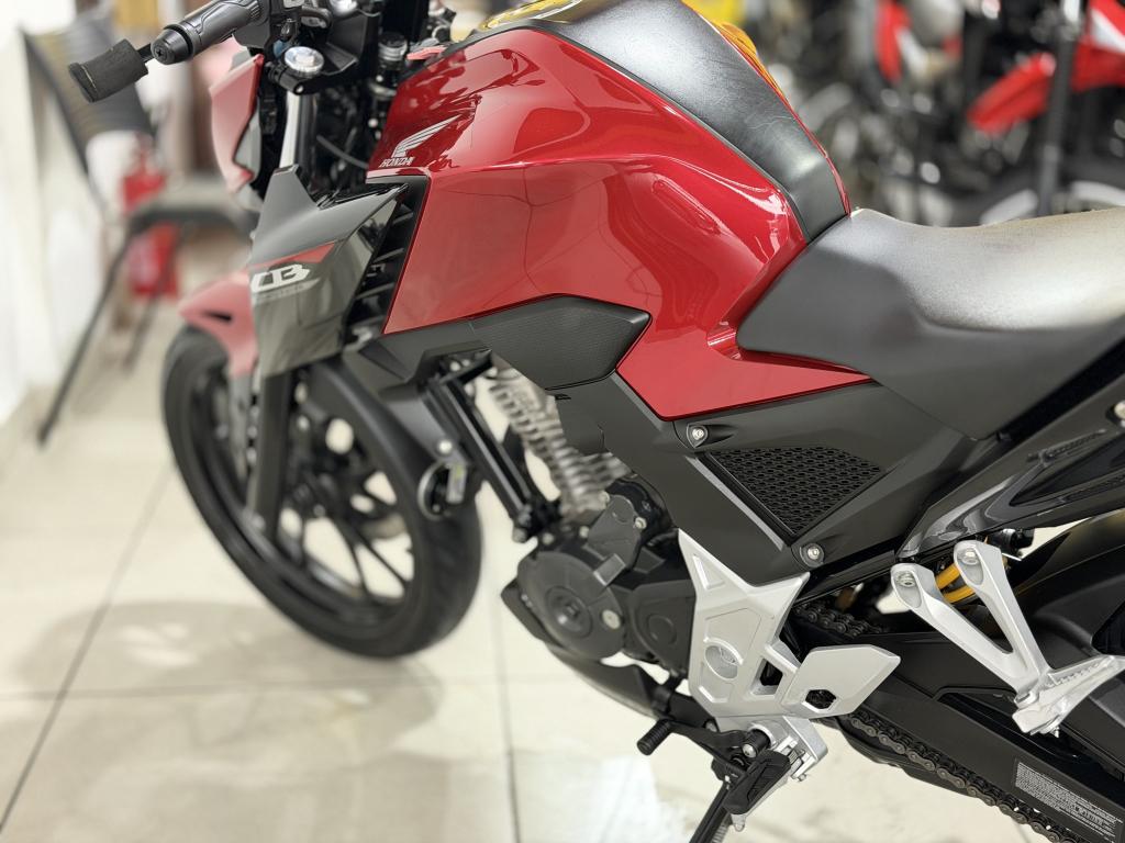 HONDA CB 300 F Twister - Foto