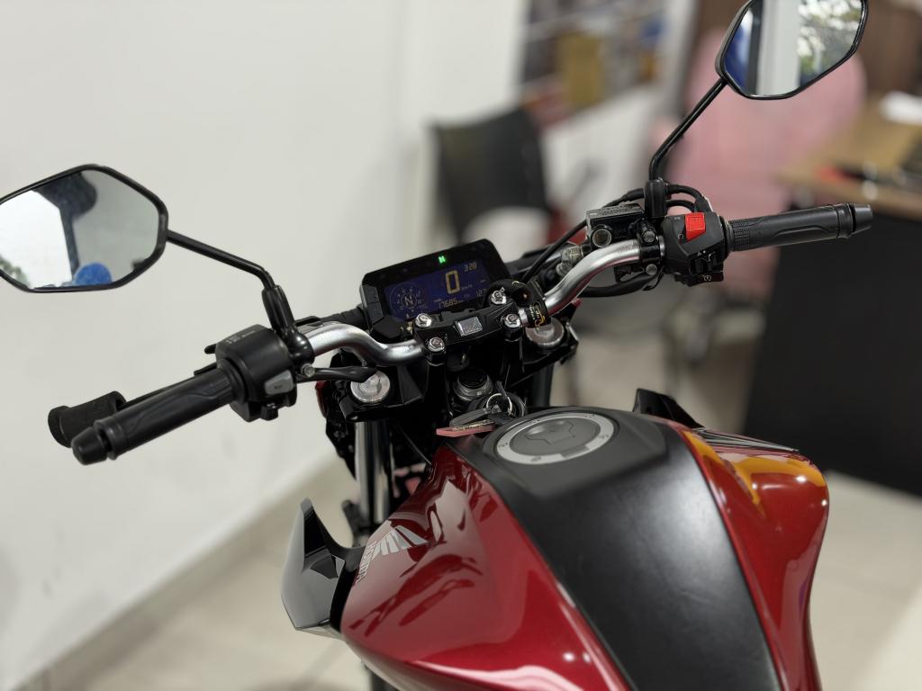 HONDA CB 300 F Twister - Foto