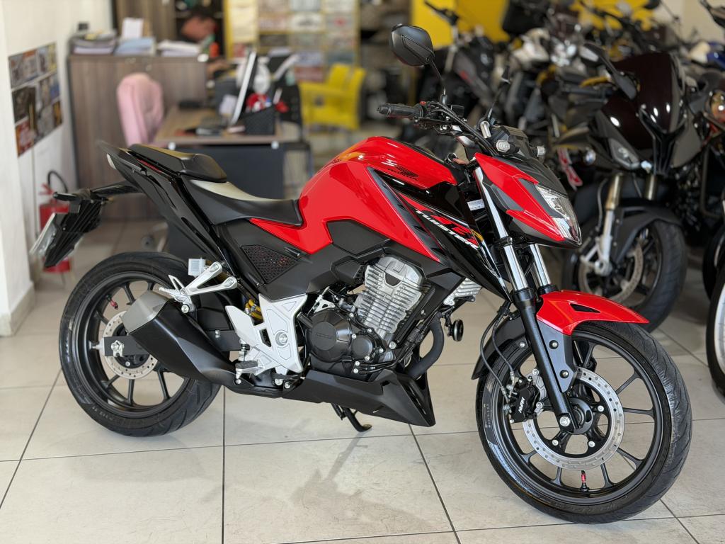 HONDA CB 300 F Twister
