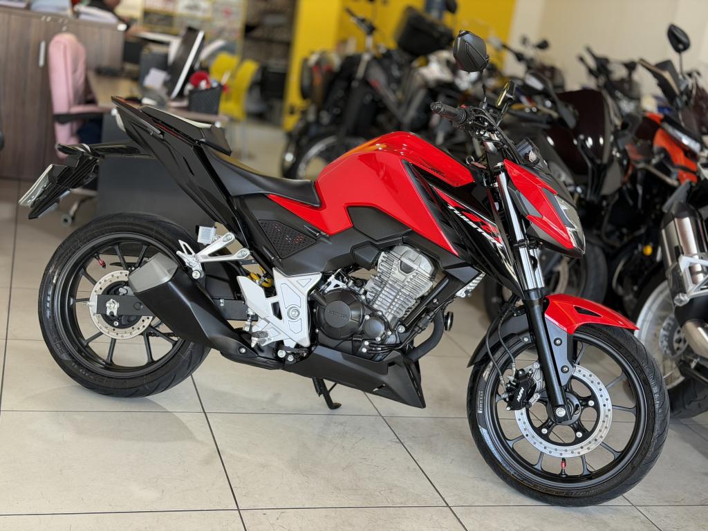 HONDA CB 300 F Twister - Foto
