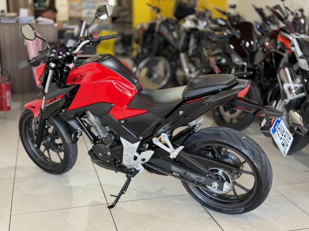 HONDA CB 300 F Twister - Foto