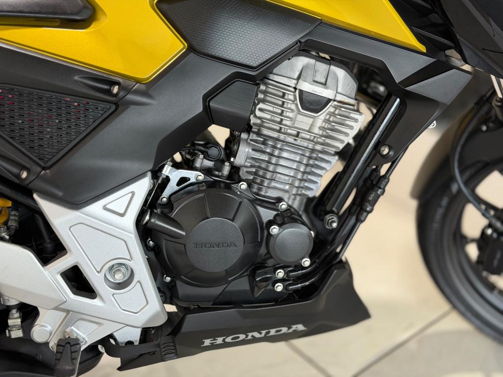 HONDA CB 300 F Twister - Foto