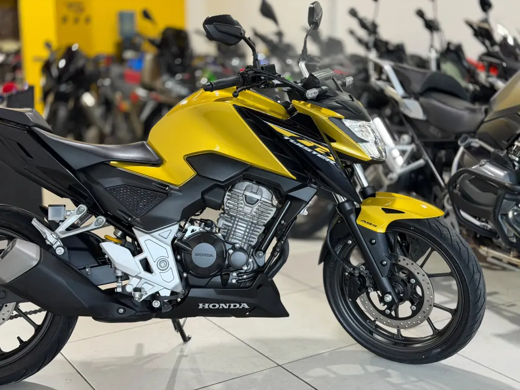 HONDA CB 300 F Twister - Foto